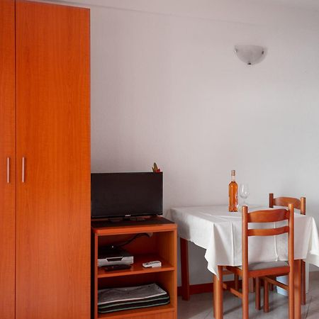 Apartments Promenada - Beachfront Tučepi Zimmer foto
