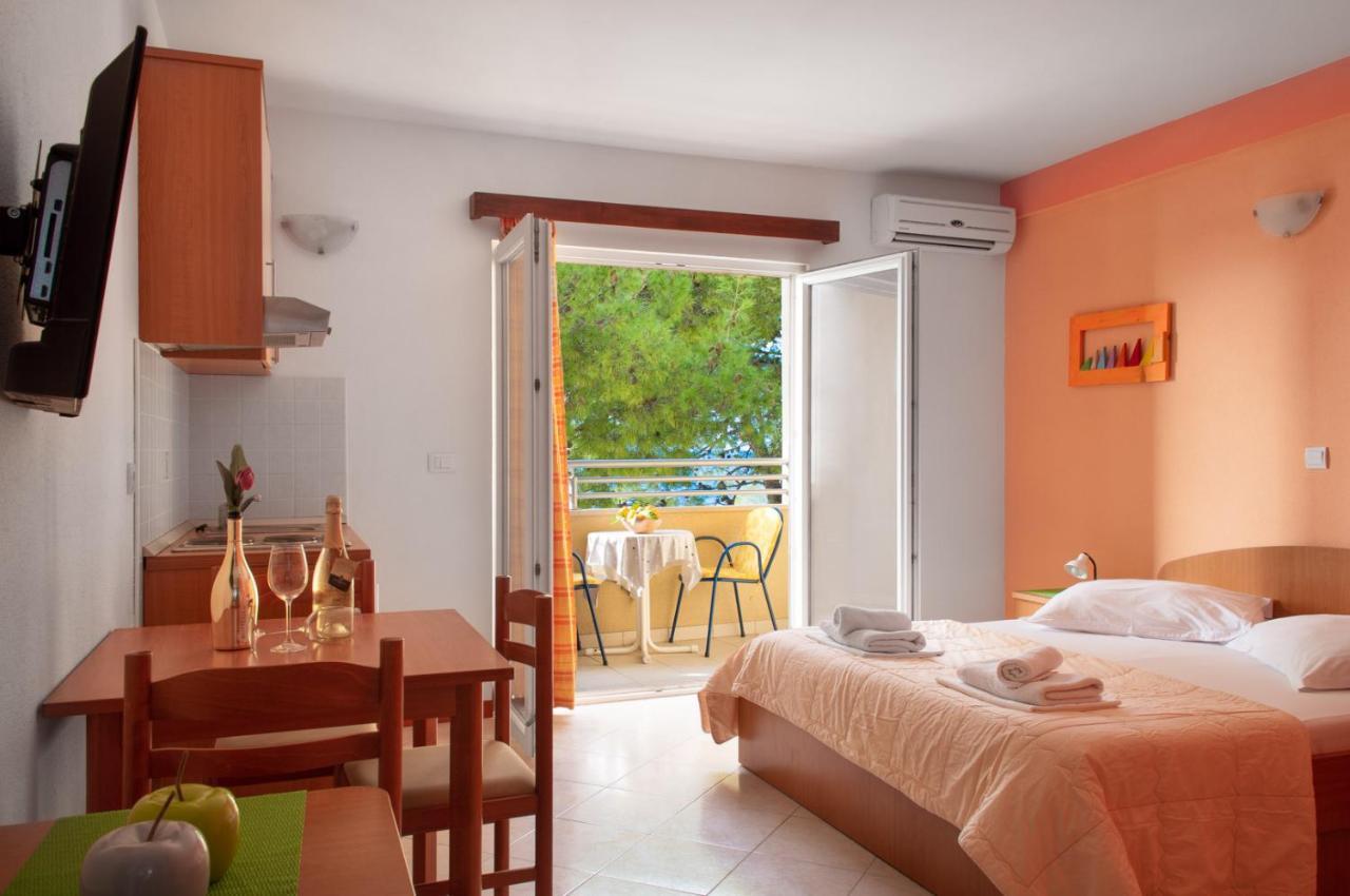 Apartments Promenada - Beachfront Tučepi Exterior foto